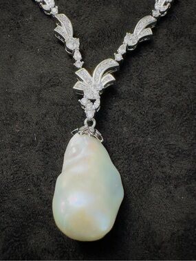 Elegant Baroque Pearl Pendant Necklace in White - Women Jewelry